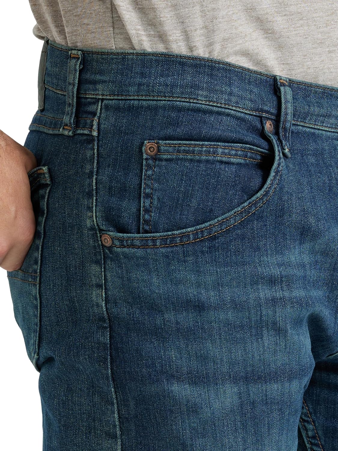 Wrangler Mens Classic 5-Pocket Regular Fit Jean