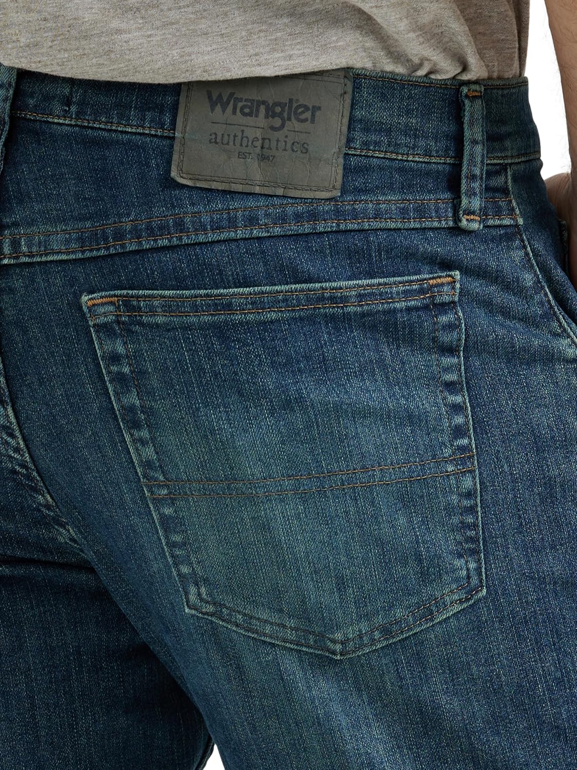 Wrangler Mens Classic 5-Pocket Regular Fit Jean
